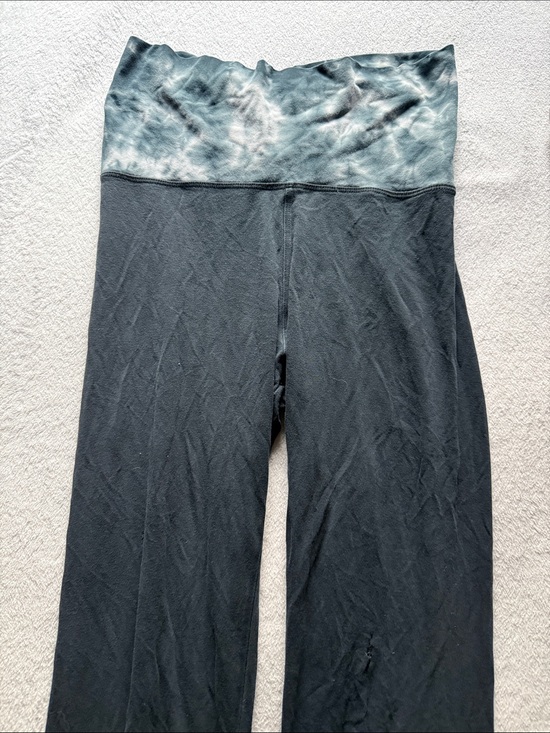Pants - High-Waist Black Leggings with Marble Waistband